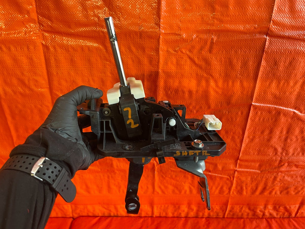 18 21 SUBARU CROSSTREK   SHIFTER GEAR SELECTOR LEVER AUTOMATIC   OEM OE #723
