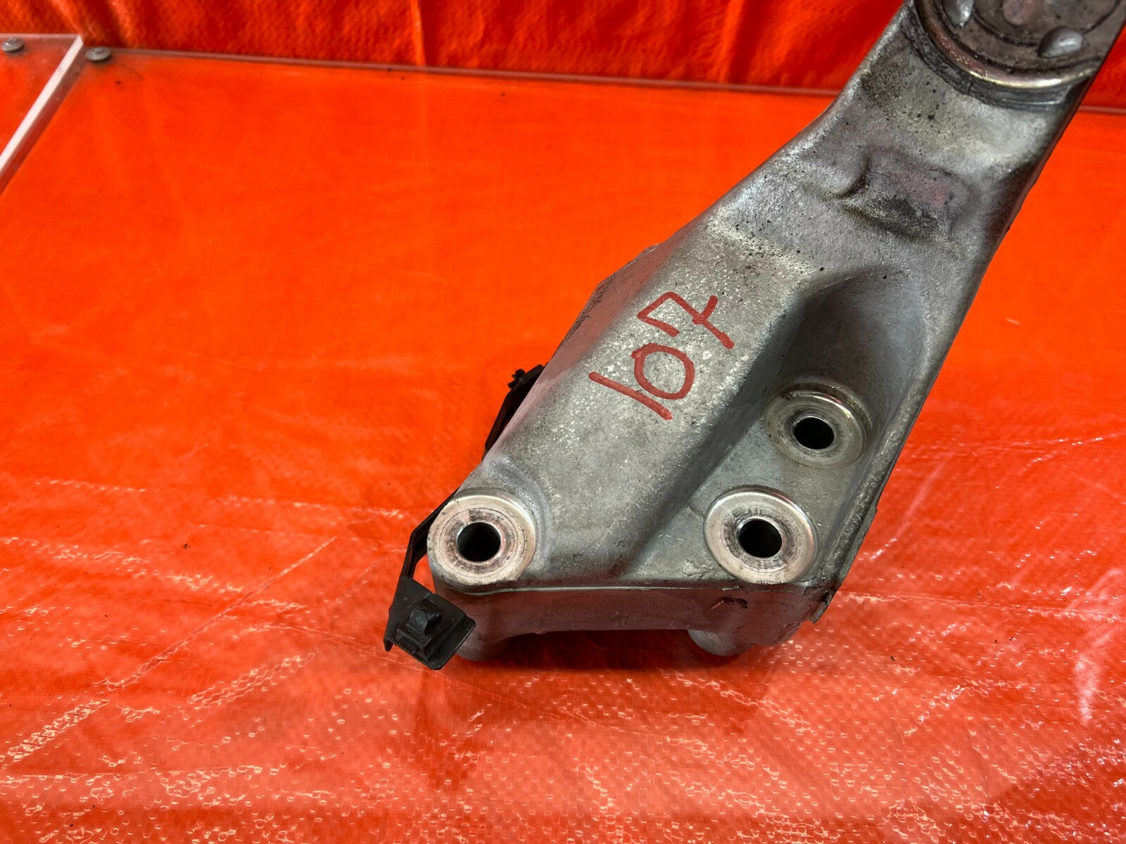 04 08 ACURA TL   ALUMINUM ENGINE MOTOR MOUNT BRACKET   REAR   OEM FACTORY #1076