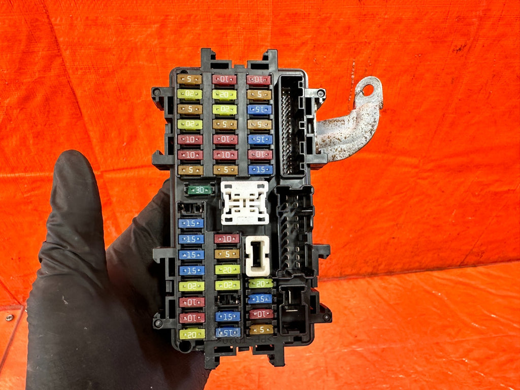 16 20 INFINITI Q50 & Q60 3.0L   INTERIOR CABIN UNDER DASH FUSE BOX PANEL OEM 3141