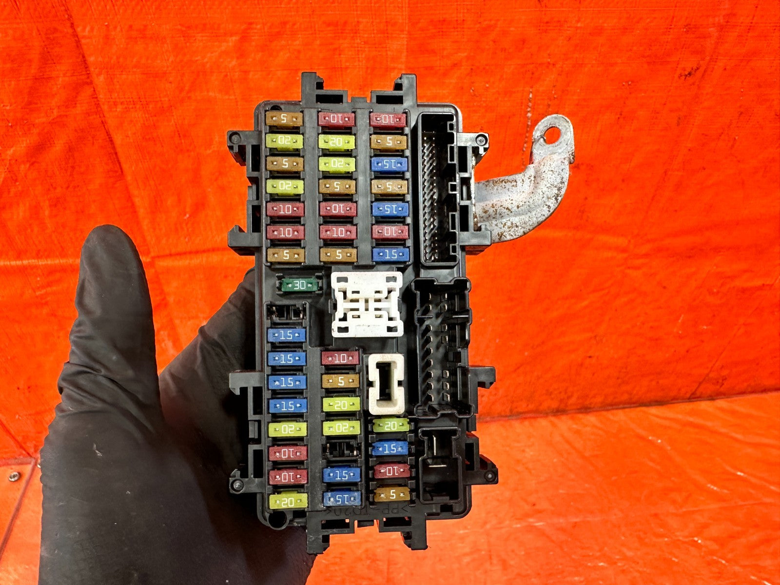 16 20 INFINITI Q50 & Q60 3.0L   INTERIOR CABIN UNDER DASH FUSE BOX PANEL OEM 3141