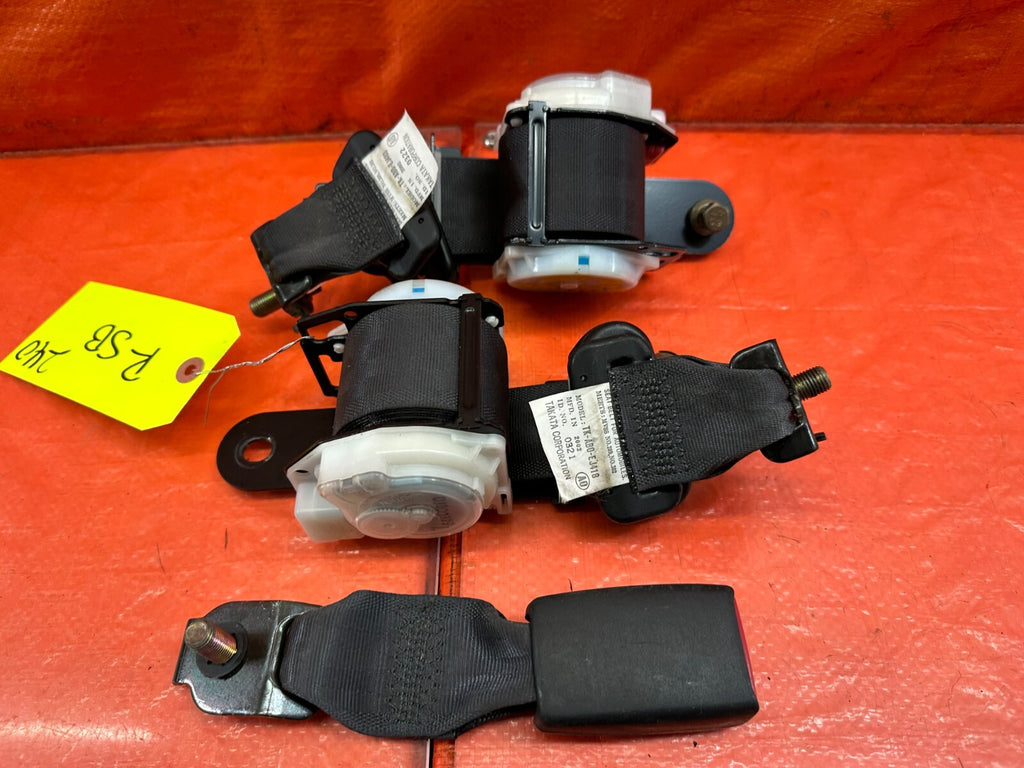 02 06 ACURA RSX TYPE S & BASE   REAR SEAT BELT SET LEFT RIGHT BLACK OEM #2403