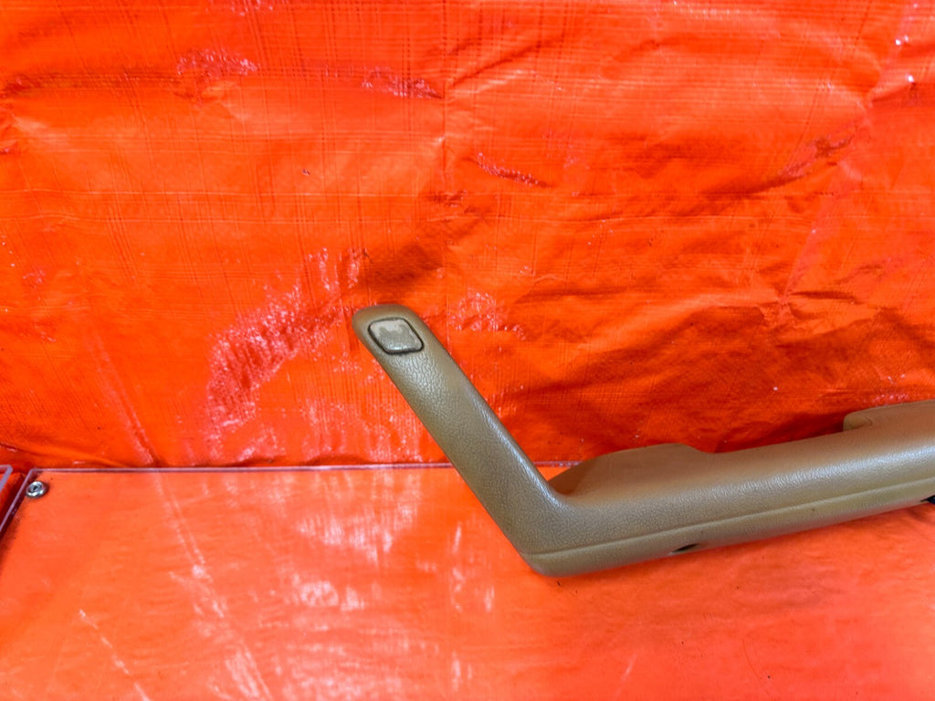 90 97 MAZDA MX 5 MIATA   PASSENGER RIGHT INTERIOR DOOR PULL HANDLE OEM #2678