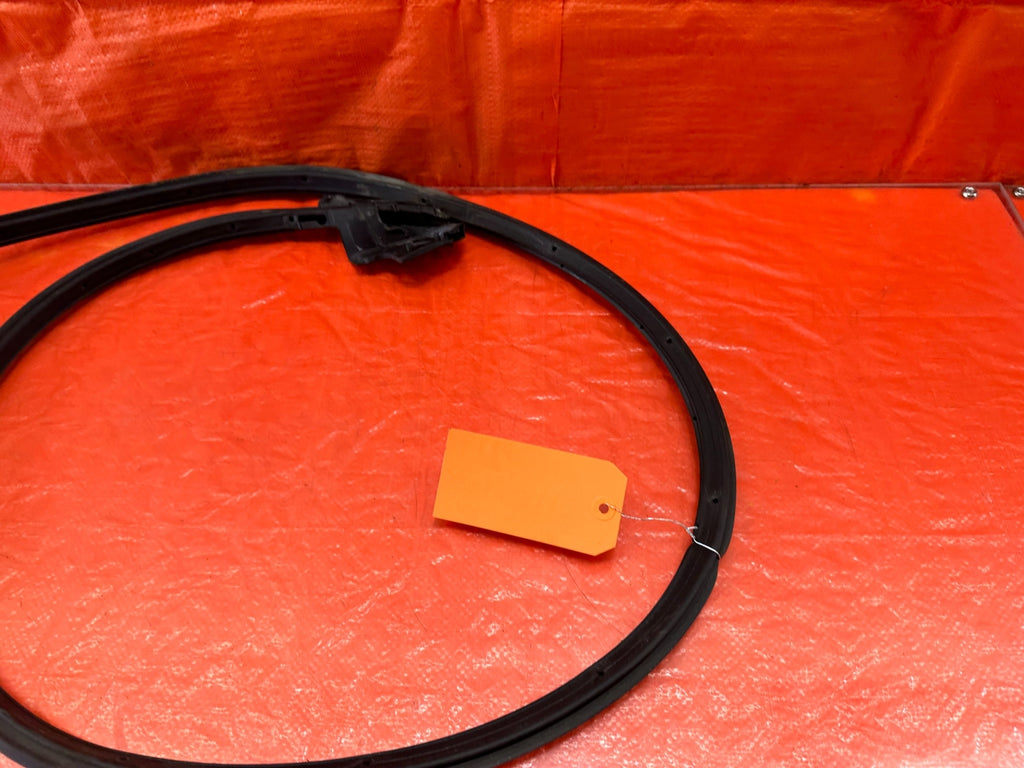 10 16 HYUNDAI GENESIS COUPE RIGHT LOWER DOOR WEATHER STRIP RUBBER SEAL 21917