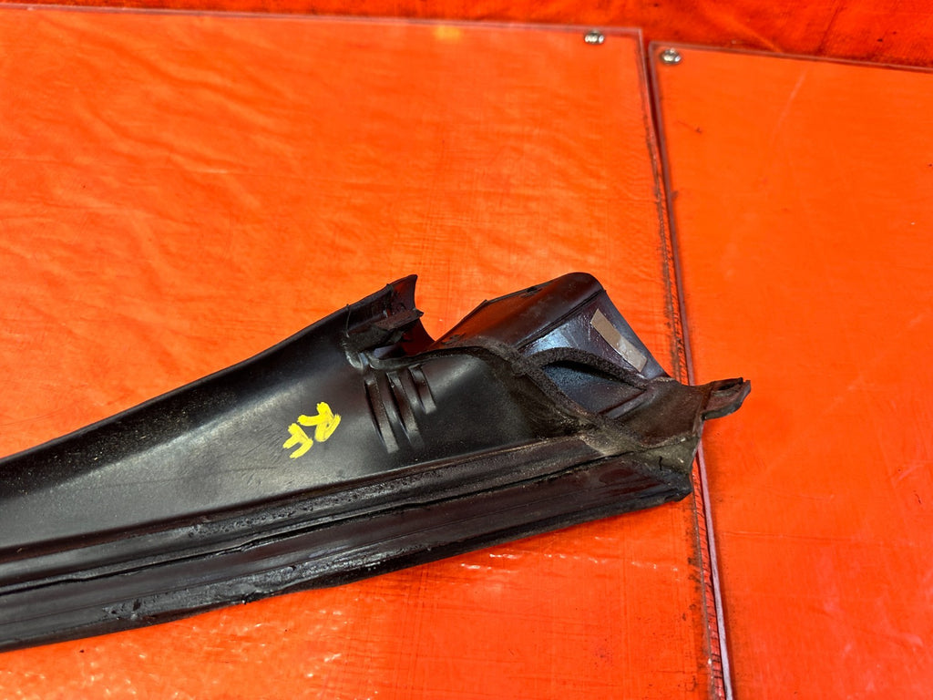 10-16 HYUNDAI GENESIS COUPE - RIGHT DOOR UPPER WEATHER STRIP SEAL OEM #3028