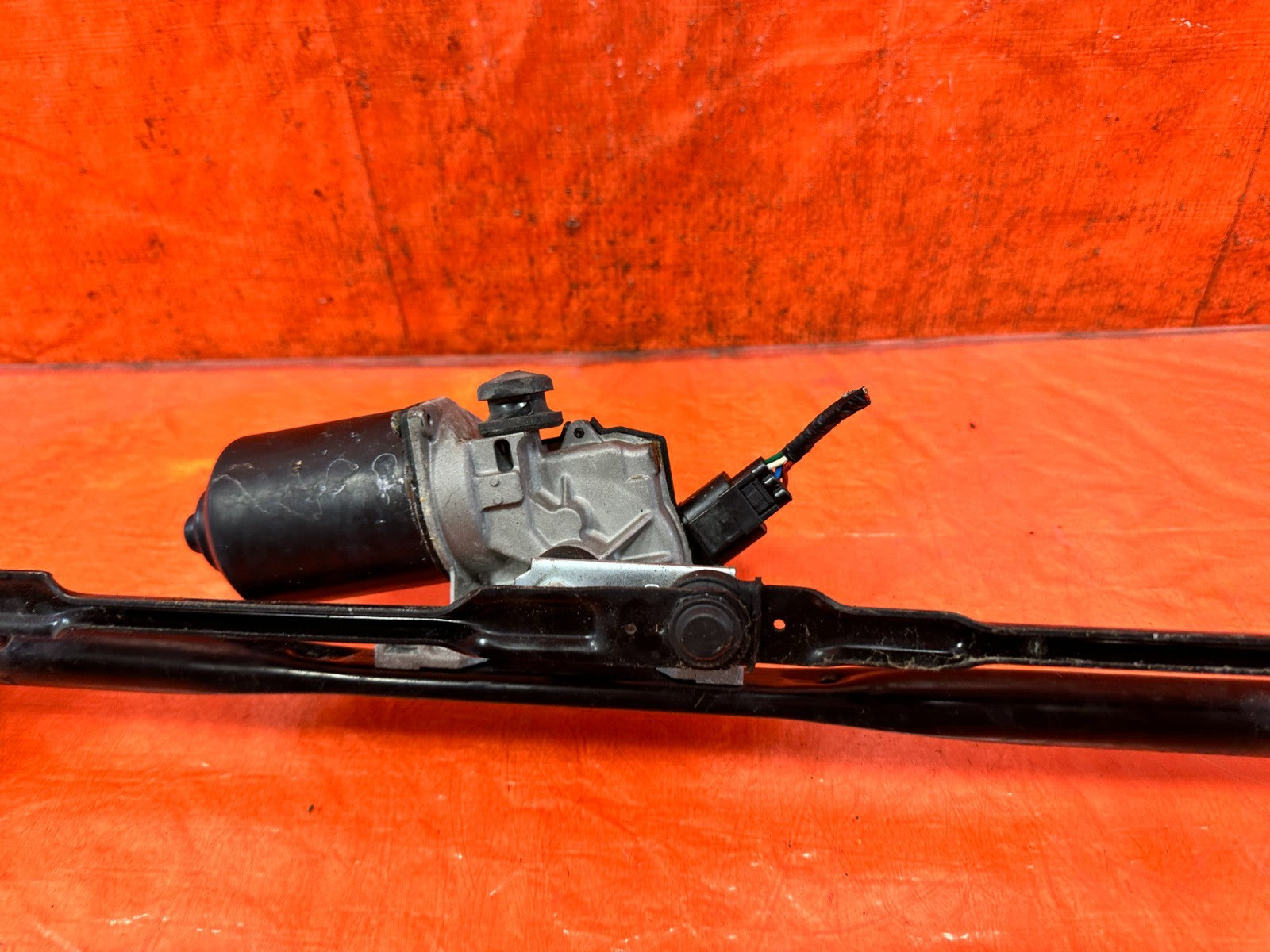 10 16 HYUNDAI GENESIS COUPE WINDSHIELD WIPER MOTOR W/ LINKAGE COMPLETE OEM 3258