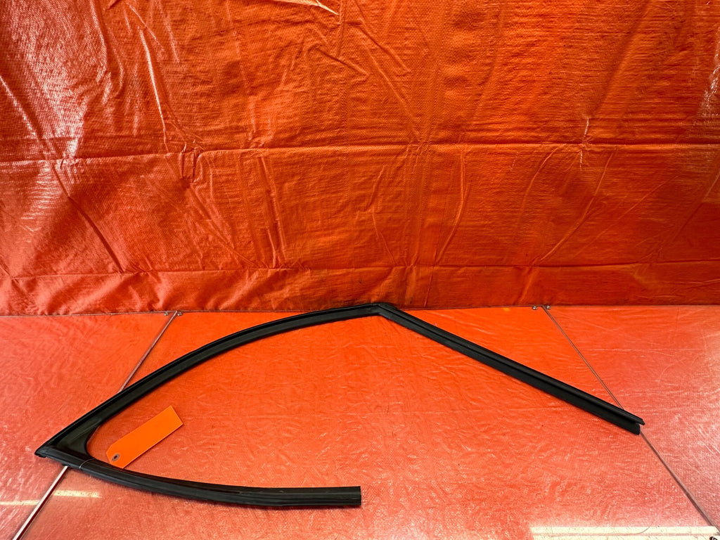 14 21 INFINITI Q50   PASSENGER RIGHT FRONT WINDOW GLASS RUN CHANNEL   OEM #2428