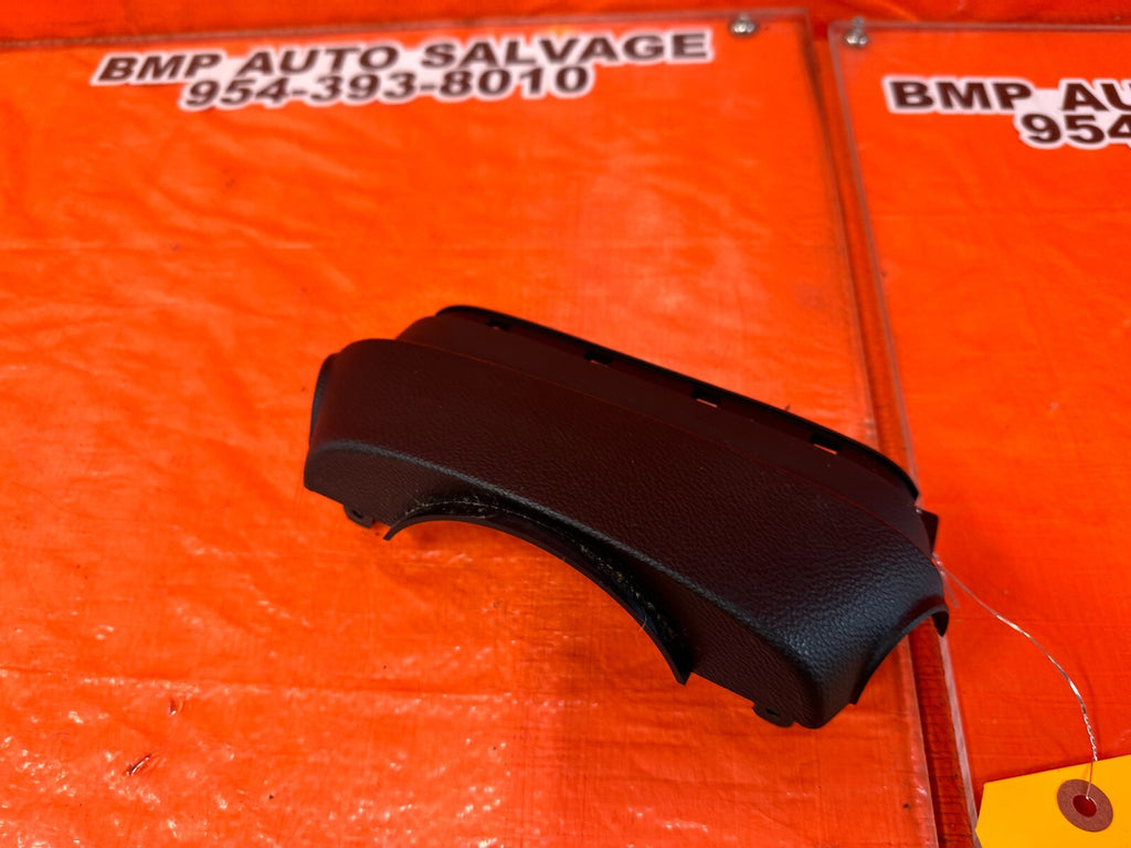 08 15 INFINITI G37 & Q60 6 SPEED MANUAL STEERING COLUMN COVER   TOP PORTION 2486