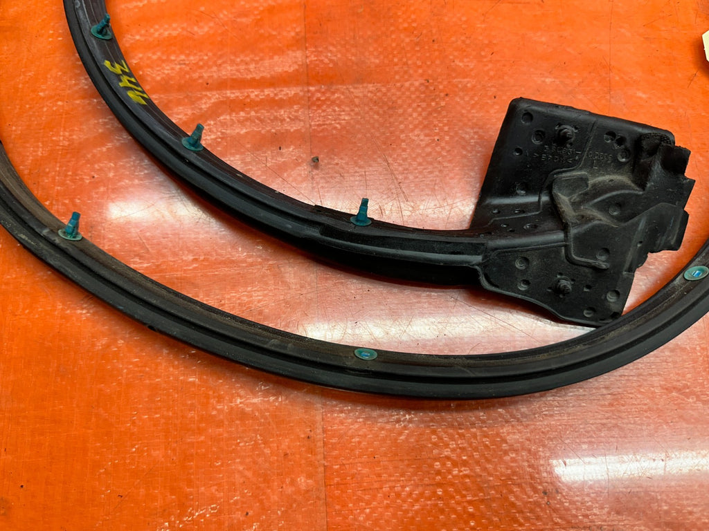 03-08 NISSAN 350Z 2D DRIVER LEFT DOOR BODY WEATHERSTRIP SEAL OEM #34611