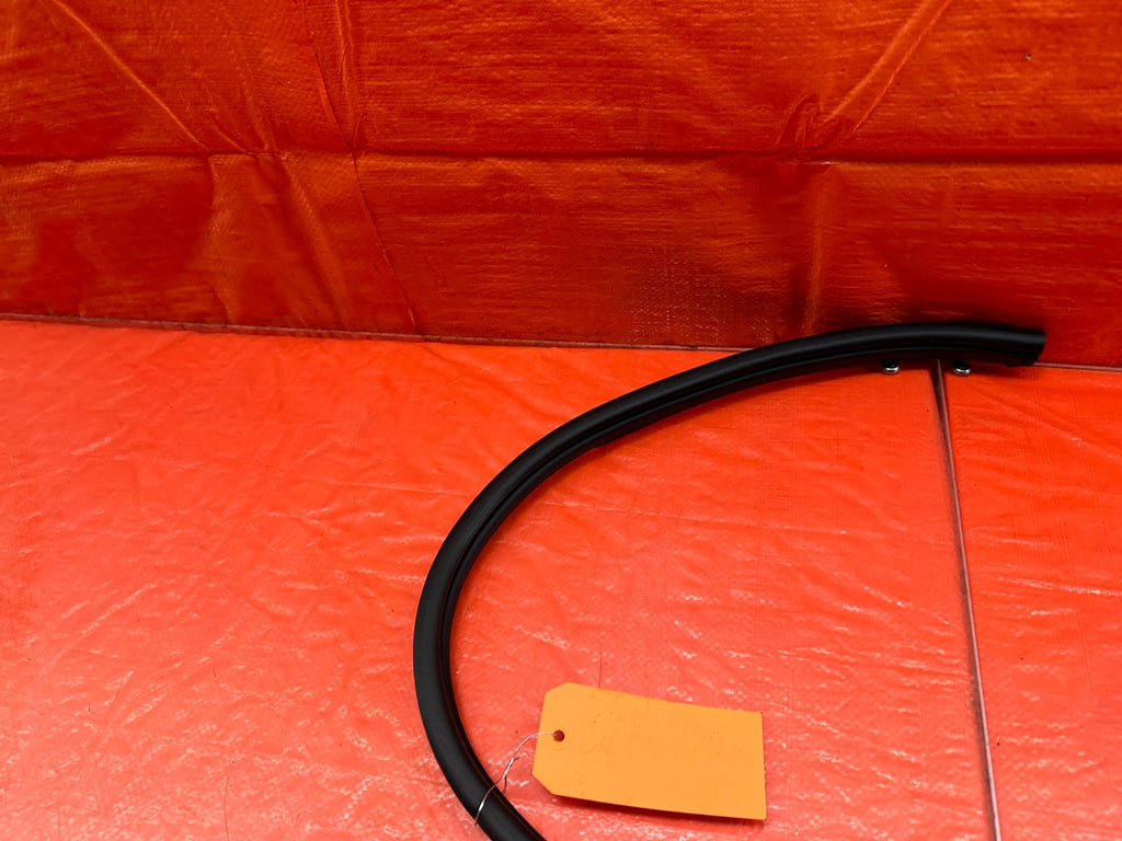 10 16 HYUNDAI GENESIS COUPE ON THE CHASSIS RIGHT DOOR WEATHER STRIP SEAL OEM 21912