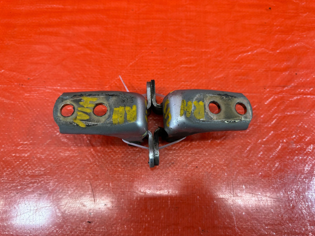 02 05 HONDA CIVIC SI EP3 HATCHBACK DOOR HINGE SET UPPER & LOWER RIGHT  OEM 2137