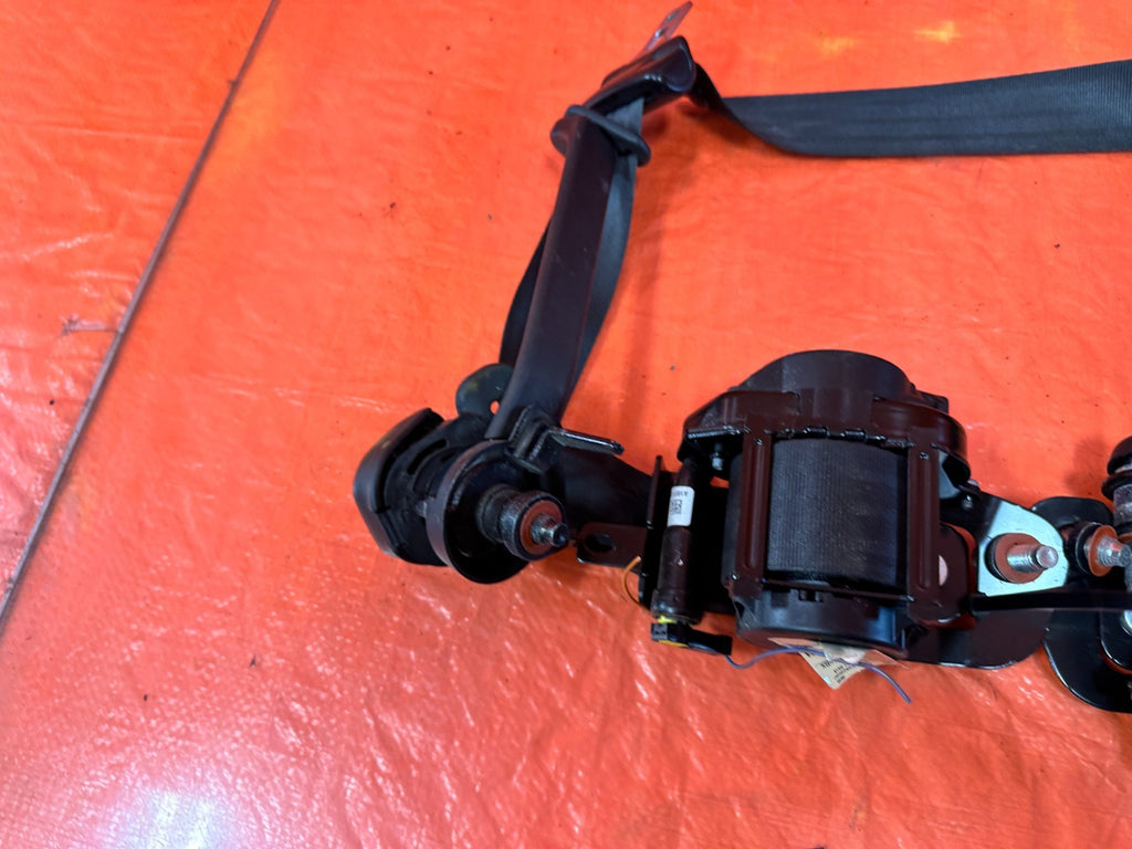 10 16 HYUNDAI GENESIS COUPE   LEFT & RIGHT FRONT SEAT BELTS   BLACK   OEM #3188