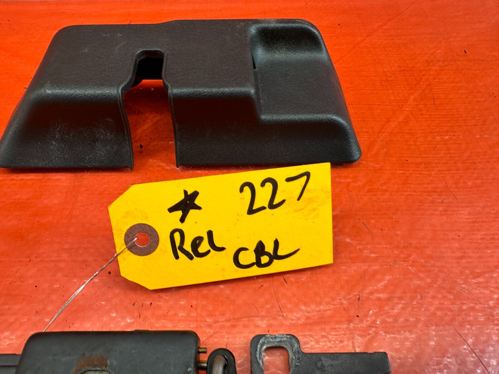 93 97 HONDA DEL SOL   TARGA TOP CATCH RELEASE W/ PLASTIC TRIM   OEM #2273