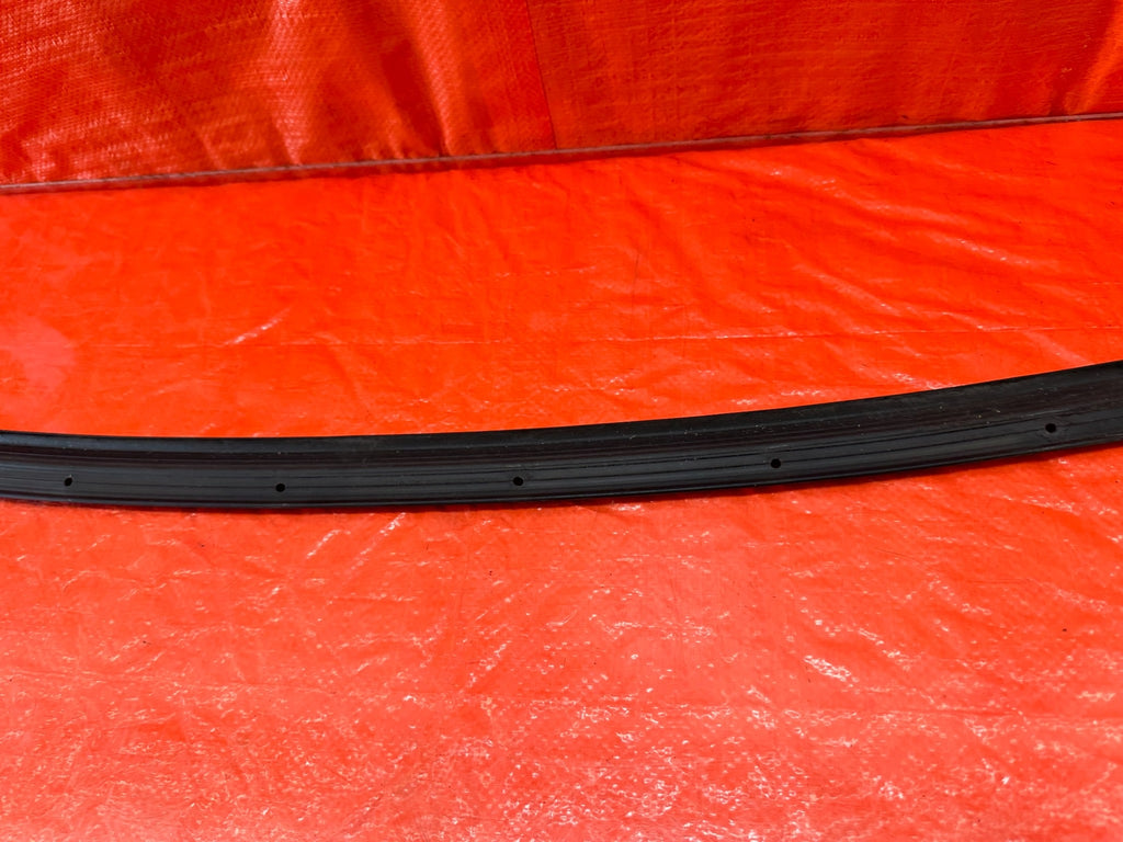 14 18 INFINITI Q50   DRIVER LEFT FRONT   LOWEER DOOR WEATHER STRIP   OEM #18516