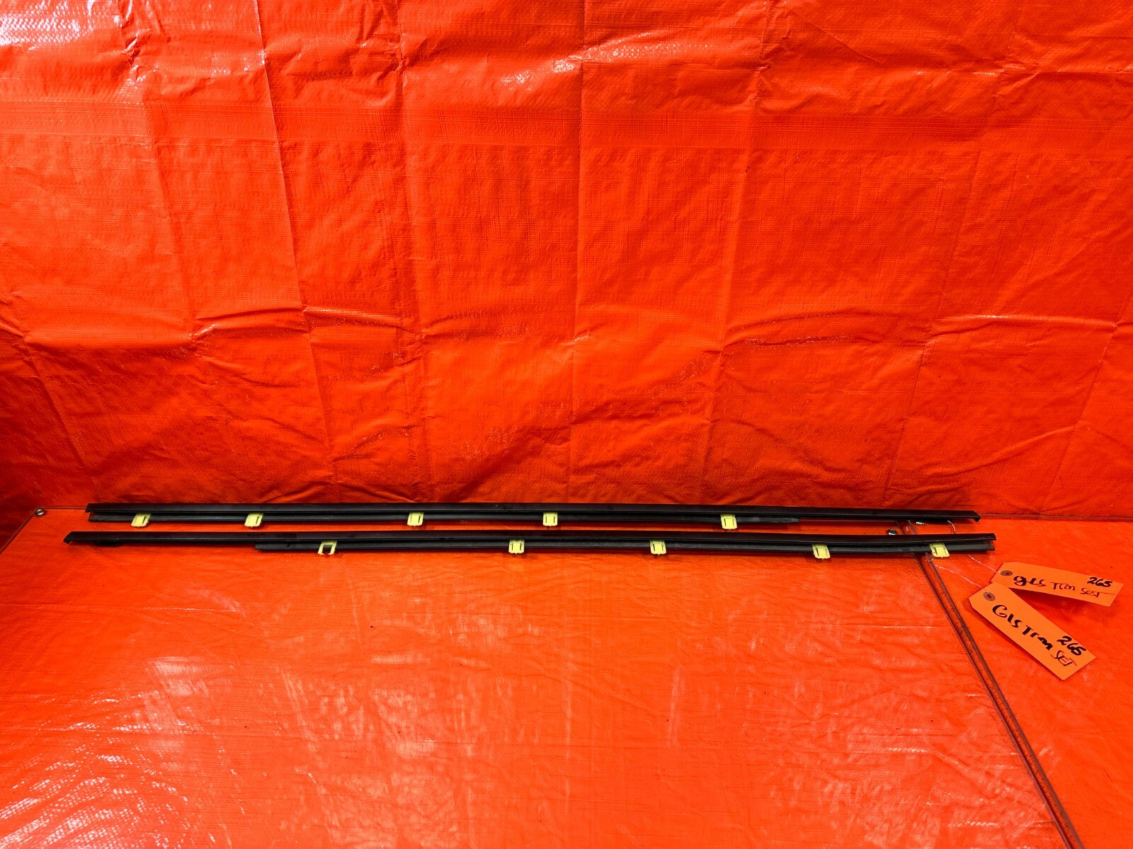 12 15 HONDA CIVIC COUPE   FRONT & REAR / LEFT & RIGHT EXTERIOR WINDOW GLASS TRIM0