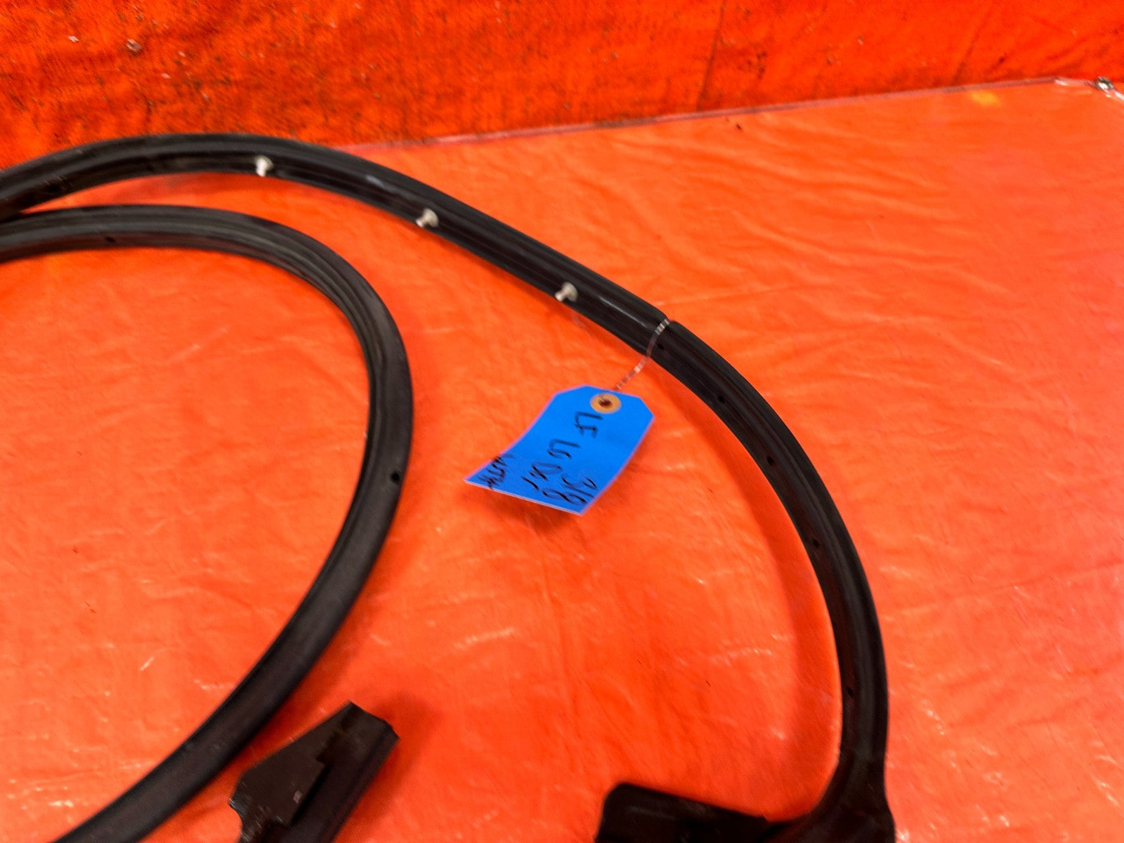 10 16 HYUNDAI GENESIS COUPE DRIVER LEFT DOOR WEATHER STRIP RUBBER SEAL GASKET 183
