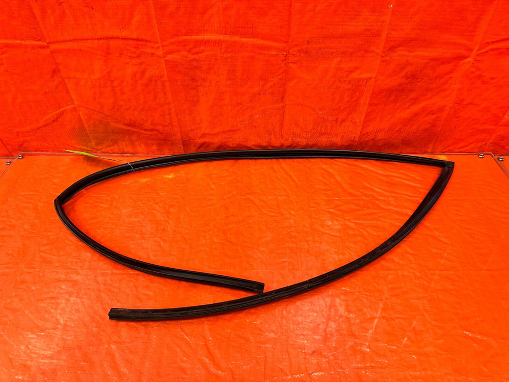 06 11 HONDA CIVIC COUPE PASSENGER RIGHT FRONT WINDOW GLASS RUN CHANNEL OEM #28210