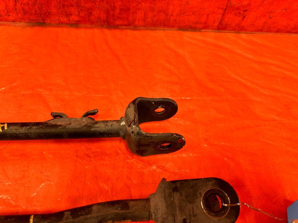 13 16 HYUNDAI GENESIS COUPE  PASSENGER RIGHT REAR LOWER CONTROL ARMS    OEM 3185