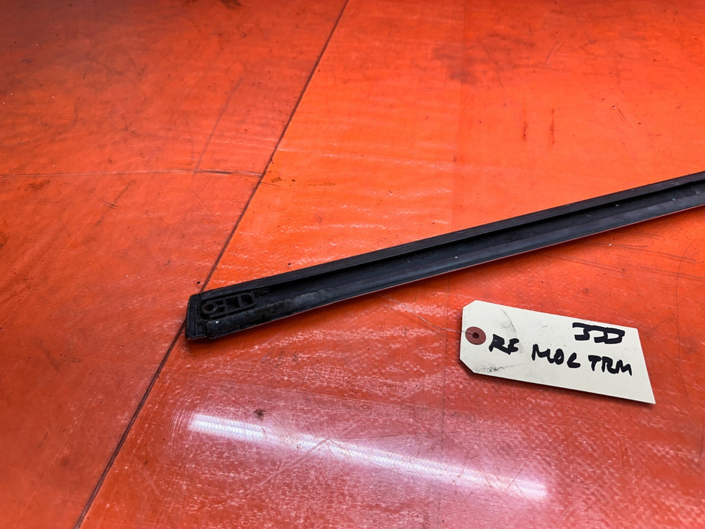 92 95 HONDA CIVIC 2D COUPE   PASSENGER RIGHT EXTERIOR DOOR MOLDING TRIM OEM #33310
