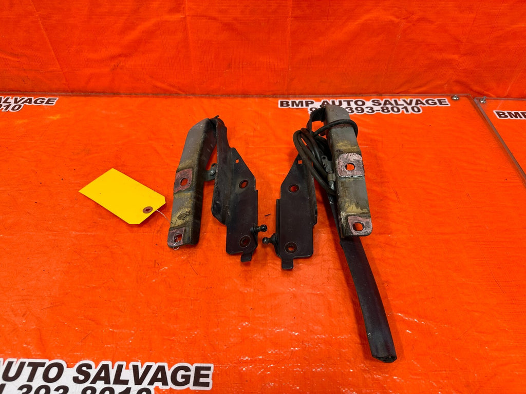 08 15 INFINITI G37 & Q60 2D COUPE   LEFT & RIGHT HOOD HINGES   OEM #2489