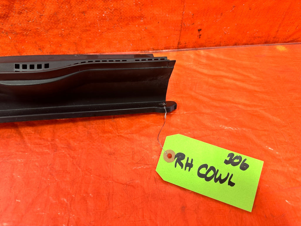 02 05 HONDA CIVIC SI EP3 HATCH   WIPER COWL TRIM   PASSENGER RIGHT SIDE OEM #3061