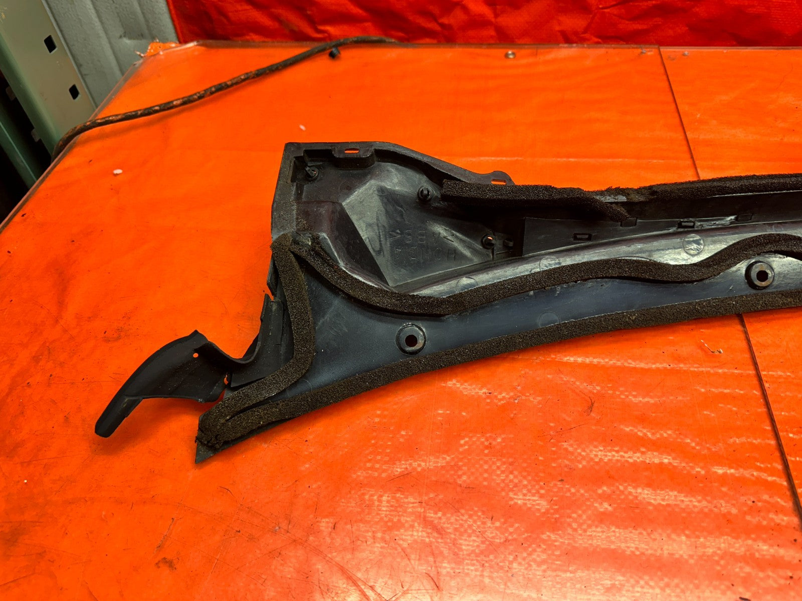 94 01 ACURA INTEGRA FRONT WINDSHIELD WIPER COWL PLASTIC TRIM OEM #33115