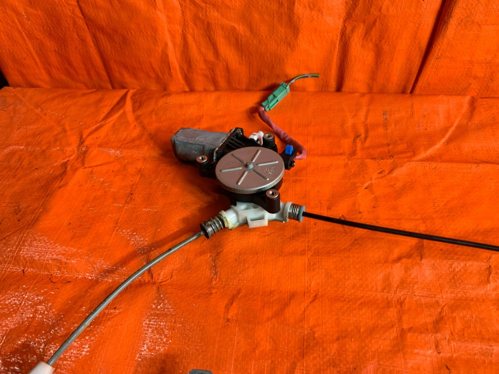 2004 04 HONDA CR V CRV 4WD   DRIVER LEFT REAR WINDOW REGULATOR AND MOTOR6