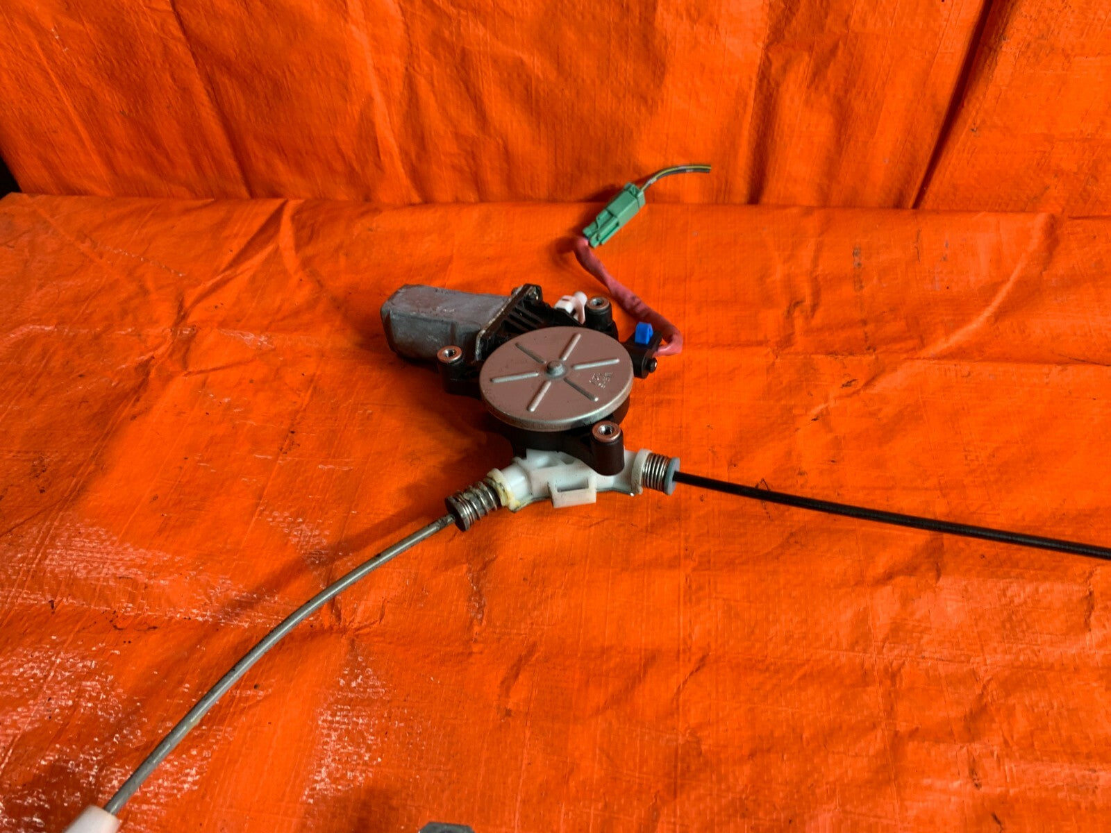 2004 04 HONDA CR V CRV 4WD   DRIVER LEFT REAR WINDOW REGULATOR AND MOTOR6