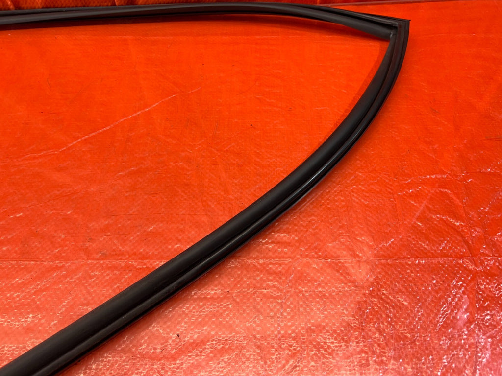 06 11 CIVIC 4D SEDAN   PASSENGER RIGHT REAR WEATHER STRIP RUN CHANNEL OEM #2039