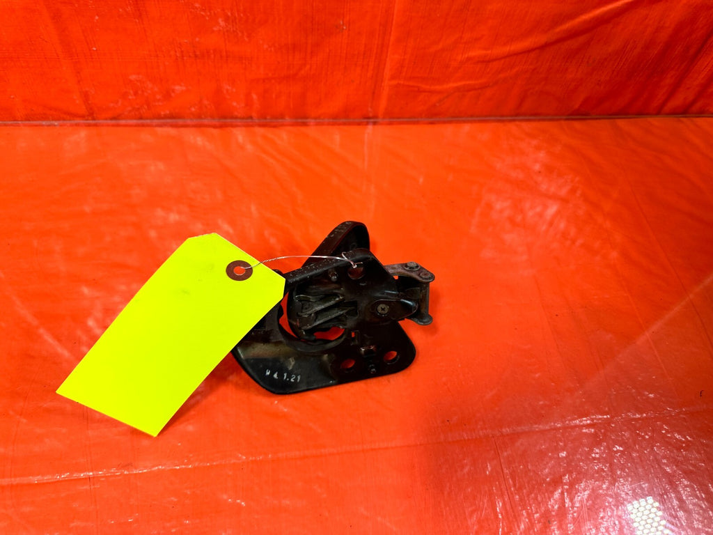 90 05 MAZDA MX 5 MIATA   DRIVER LEFT SOFT TOP LATCH   OEM FACTORY #2679