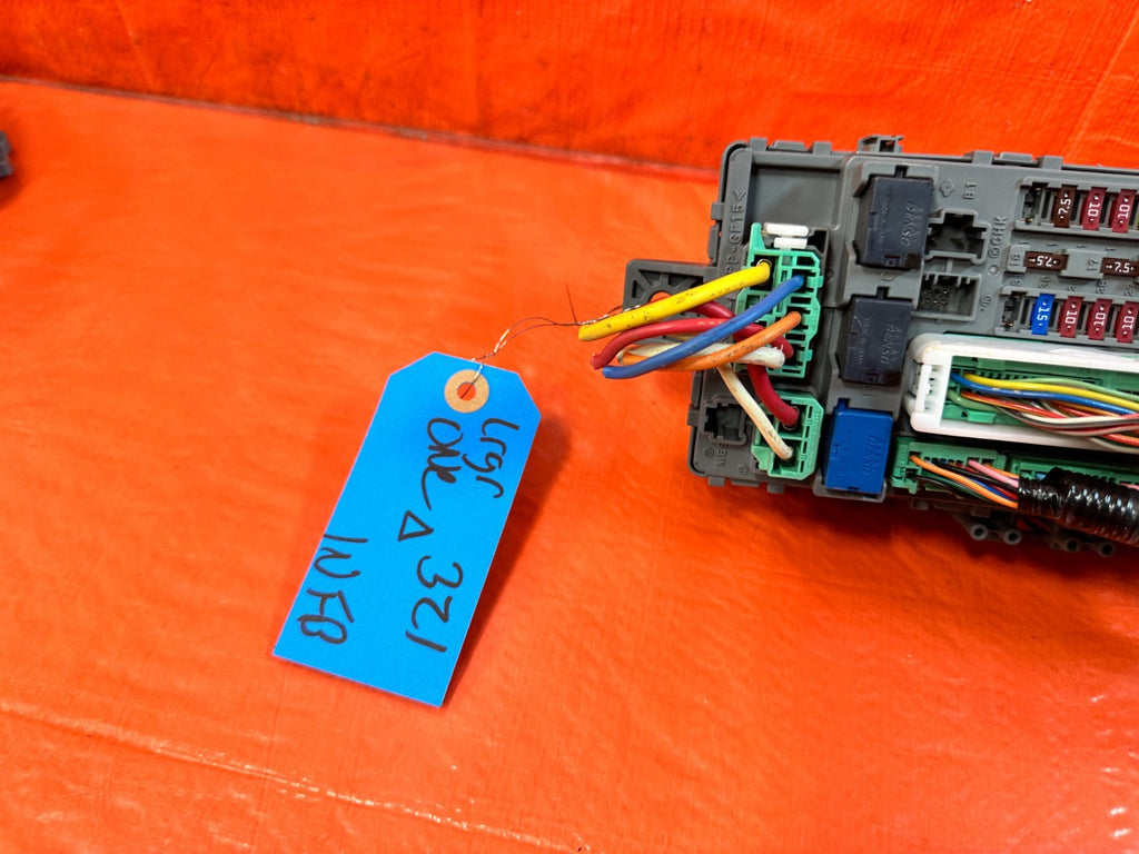 09 10 ACURA TSX 6 SPEED INTERIOR CABIN UNDER DASH FUSE BOX PANEL RIGHT SIDE 3215