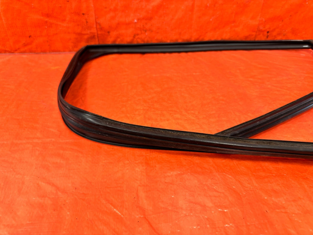 09 14 ACURA TSX   DRIVER LEFT REAR WINDOW GLASS RUN CHANNEL   OEM 3057