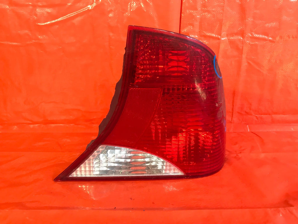 OEM 2003 03 FORD FOCUS 4 DOOR SEDAN PASSENGER RIGHT TAIL LIGHT LAMP R RH FLAWS!0