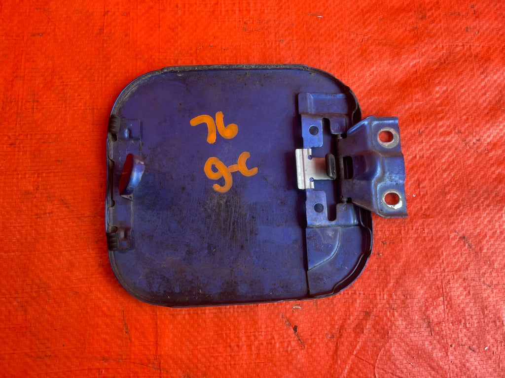 97 01 HONDA CR V CRV   GASOLINE GAS FUEL LID COVER TRIM   BLUE COLOR   OEM #766