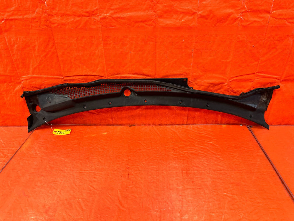 93 97 HONDA DEL SOL  WINDSHIELD WIPER COWL TRIM PLASTIC   OEM FACTORY #2940