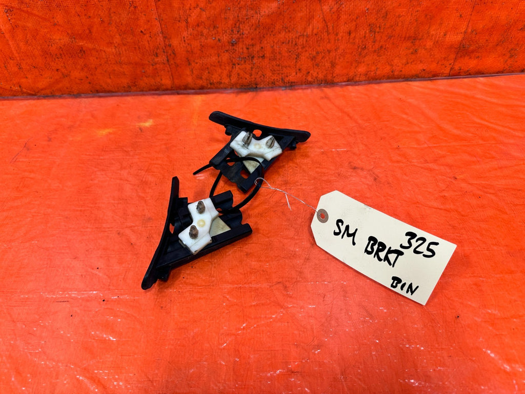 90 91 HONDA CIVIC HATCH  LEFT AND RIGHT REAR BUMPER BRACKETS RETAINERS CLIP 3250