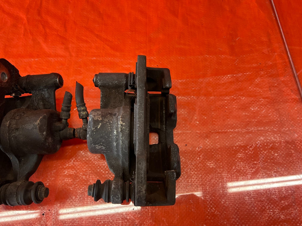 93 94 HONDA DEL SOL S   FRONT BRAKE CALIPER SET   LEFT & RIGHT CALIPERS   OEM OE8