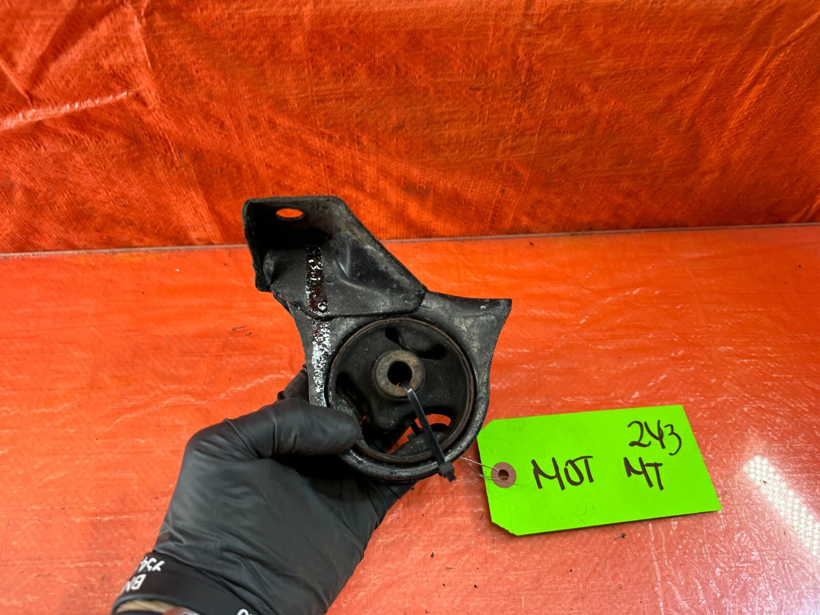 1989 89 HONDA CRX   REAR ENGINE TRANSMISSION MOUNT MOTOR MOUNT   OEM #2435