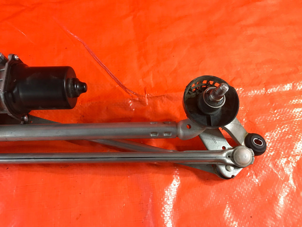 OEM 2017 17 INFINITI Q60 AWD 3.0L TT   WINDSHIELD WIPER LINKAGE W/ MOTOR 2