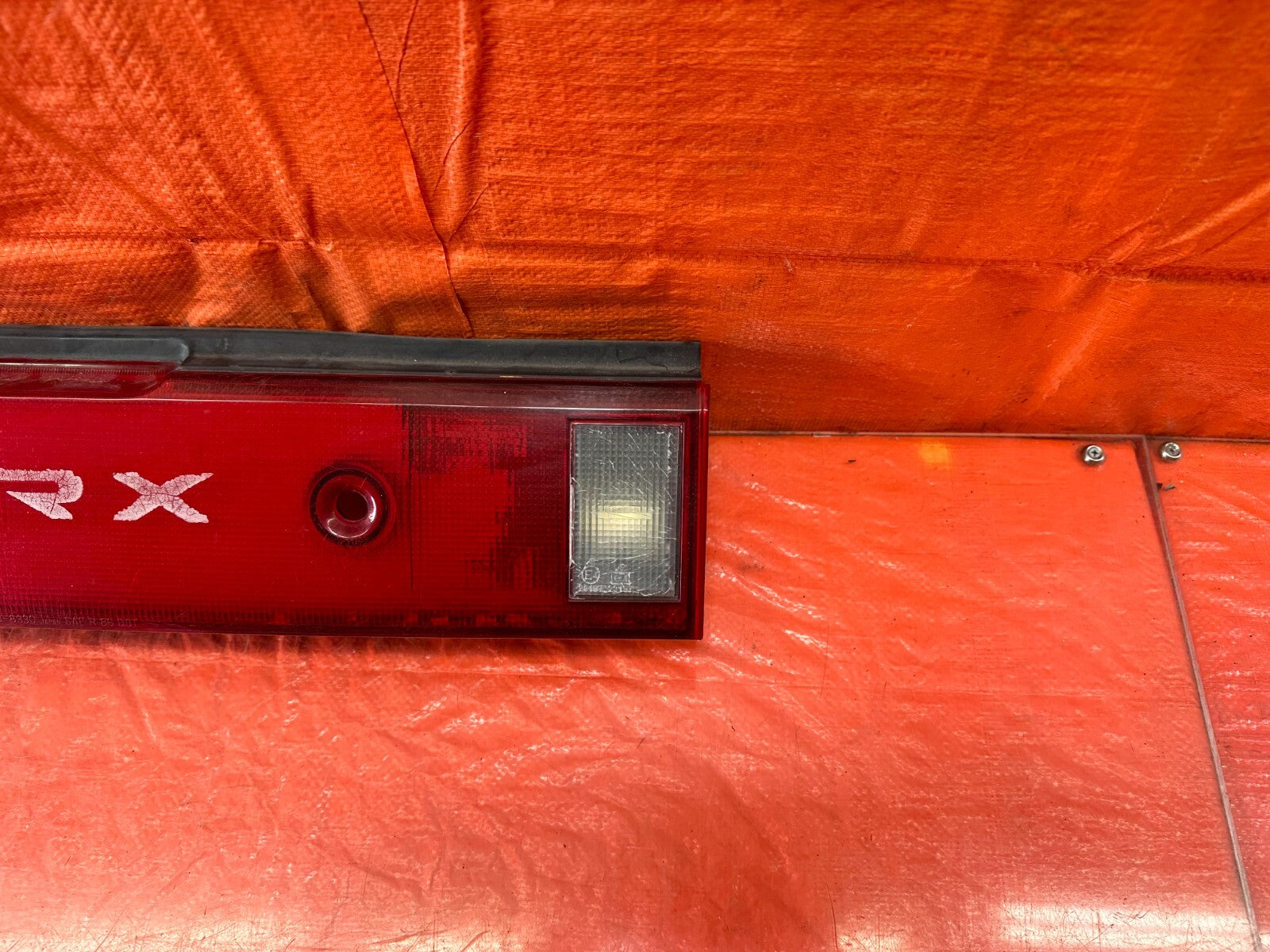 88 89 HONDA CRX   CENTER TAIL LIGHT MIDDLE TAIL LAMP   OEM FACTORY #243 11