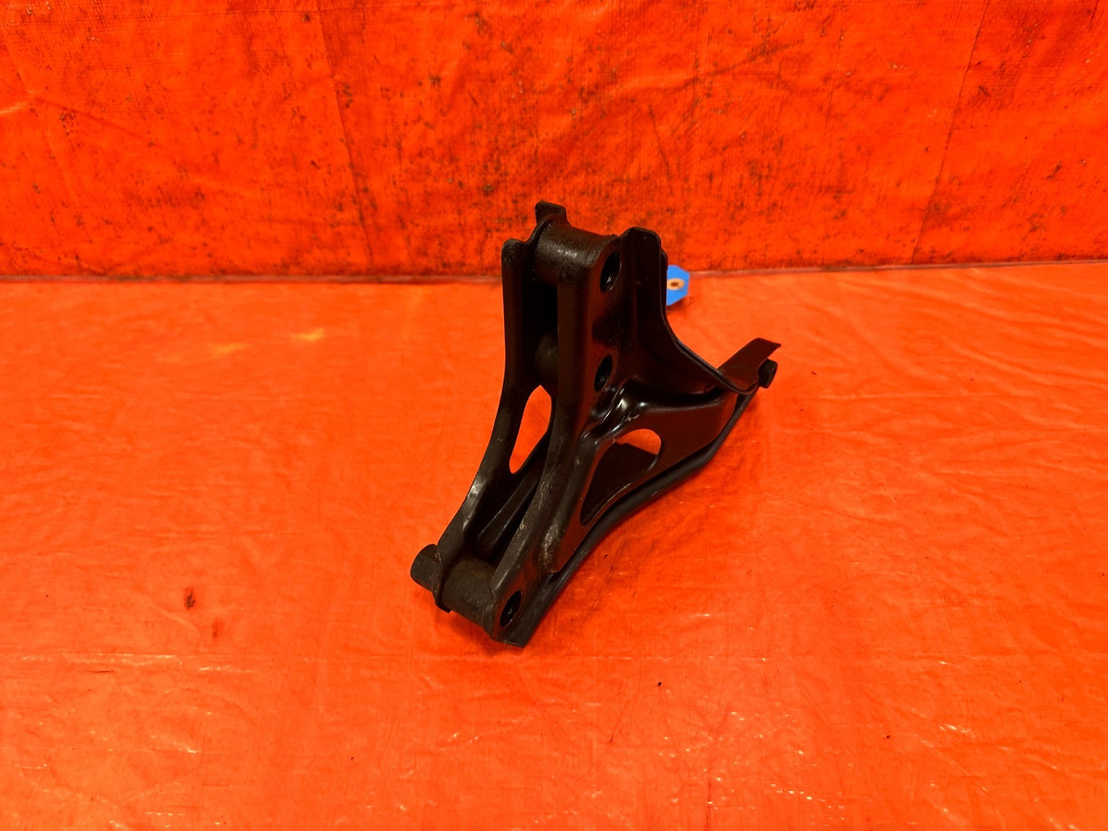 92 95 HONDA CIVIC   D SERIES D15 D16 MANUAL REAR TRANSMISSION BRACKET   OEM 3275
