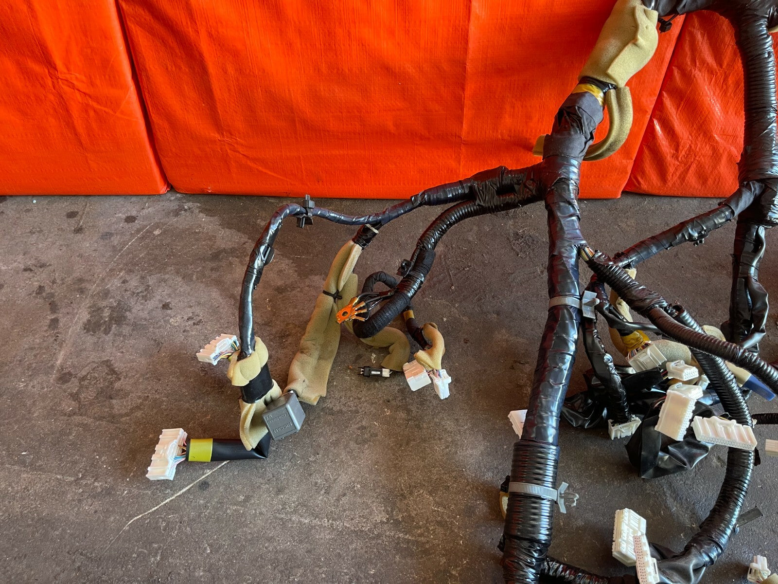 08 09 INFINITI G37 2D COUPE   SPORT MODEL   MAIN WIRING HARNESS 24010 1ND3C OEM2