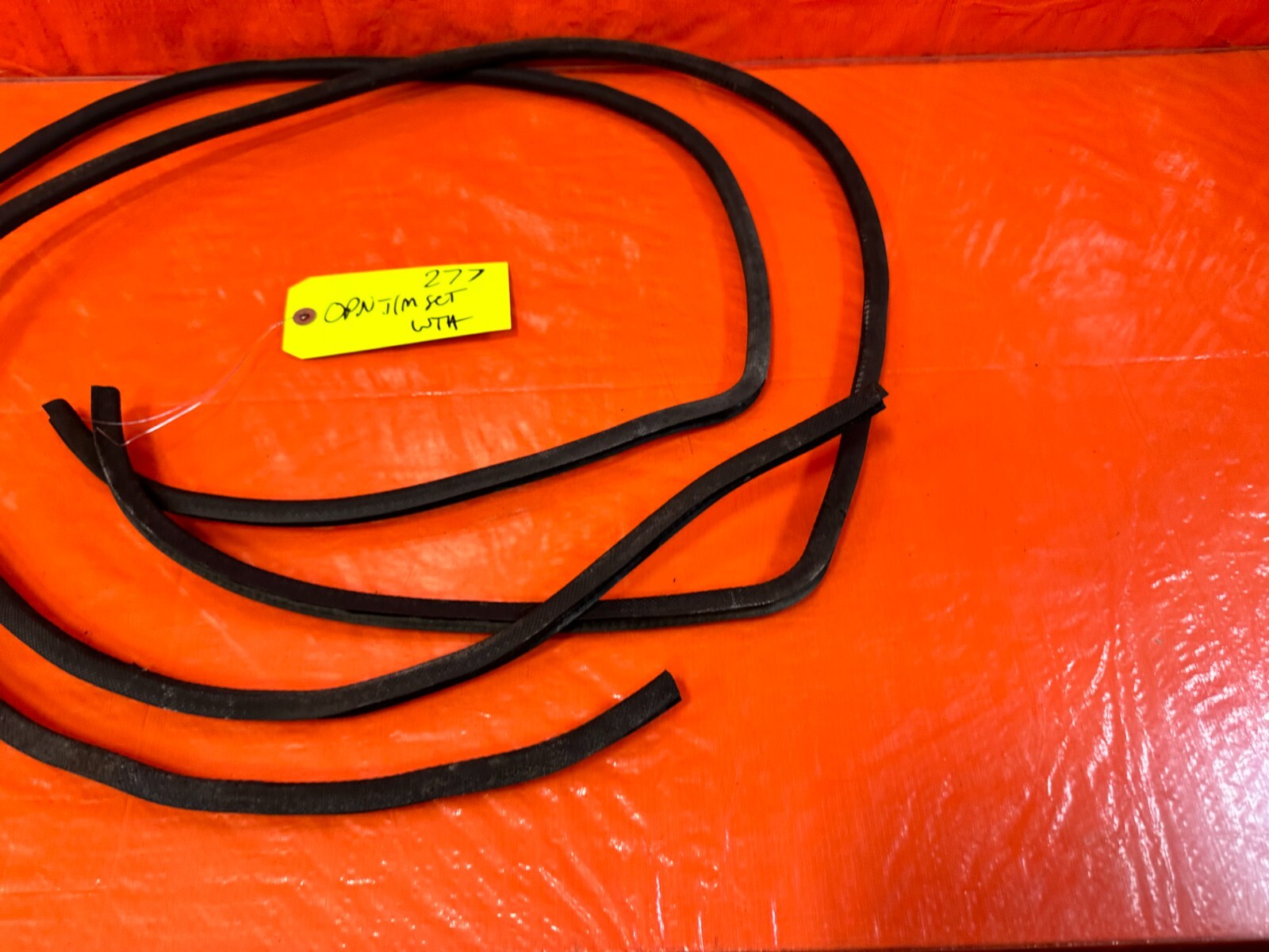 88 91 HONDA CRX   CHASSIS TO DOOR OPEN TRIM WEATHER STRIP LEFT RIGHT   OEM #2771