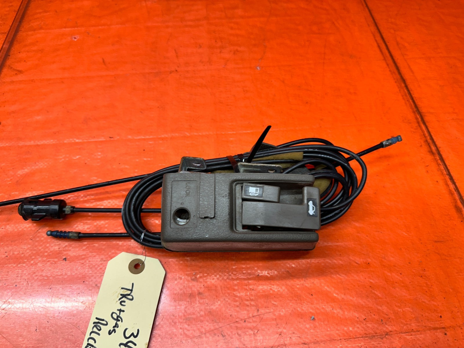 94-01 ACURA INTEGRA FLOOR FUEL DOOR TRUNK RELEASE LATCH LEVER ASSEMBLY #3407
