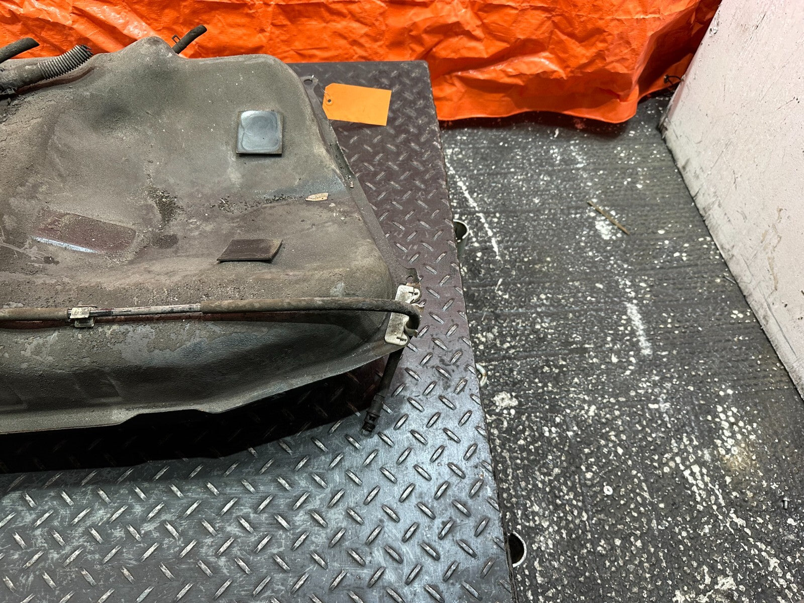 00 05 TOYOTA CELICA   GASOLINE GAS FUEL TANK ASSEMBLY   OEM FACTORY #2504