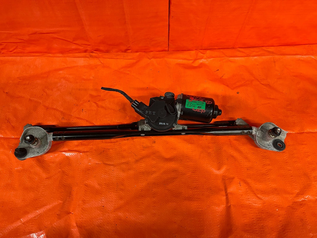 10 16 HYUNDAI GENESIS 2D COUPE   WINDSHIELD WIPER MOTOR W/ LINKAGE COMPLETE OEM0