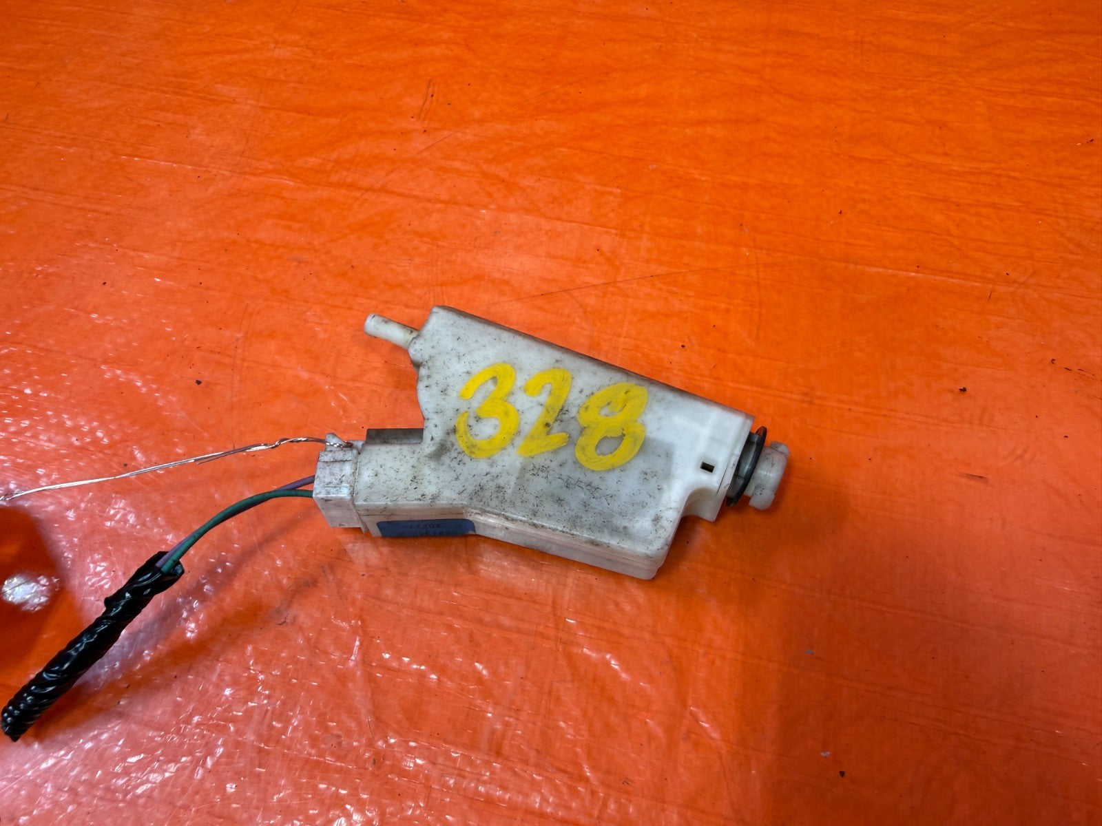 08 15 INFINITI G37 & Q60    2D COUPE   FUEL LID RELEASE MOTOR PUMP SWITCH   3285