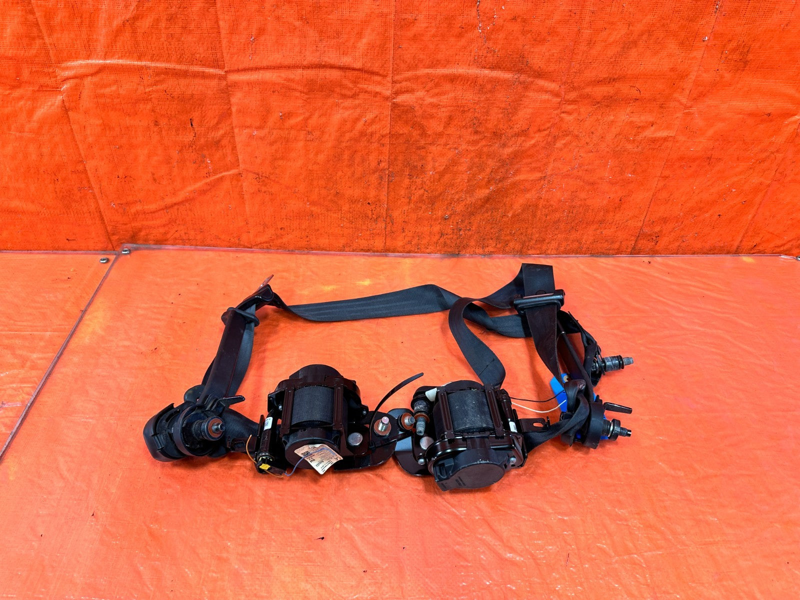 10 16 HYUNDAI GENESIS COUPE   LEFT & RIGHT FRONT SEAT BELTS   BLACK   OEM #3180