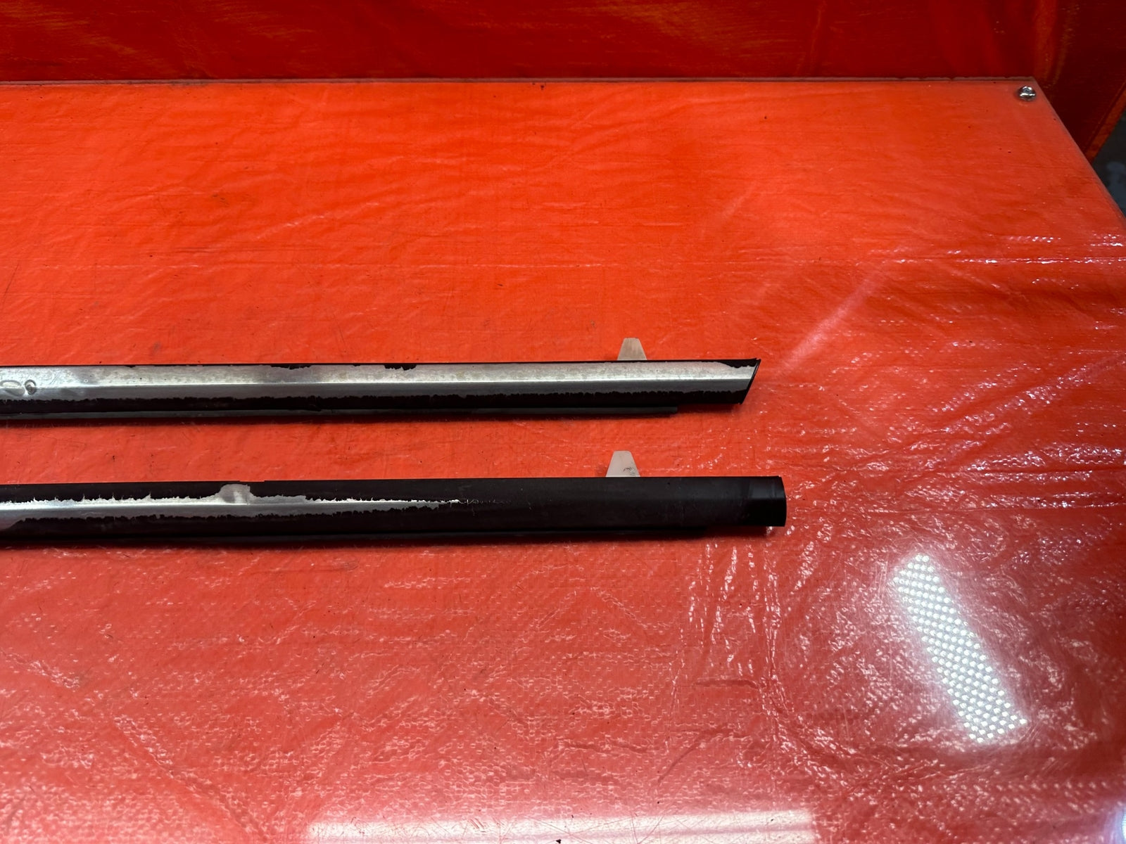 97 01 HONDA PRELUDE   EXTERIOR DOOR WINDOW GLASS TRIM SET LEFT RIGHT   OEM #2104