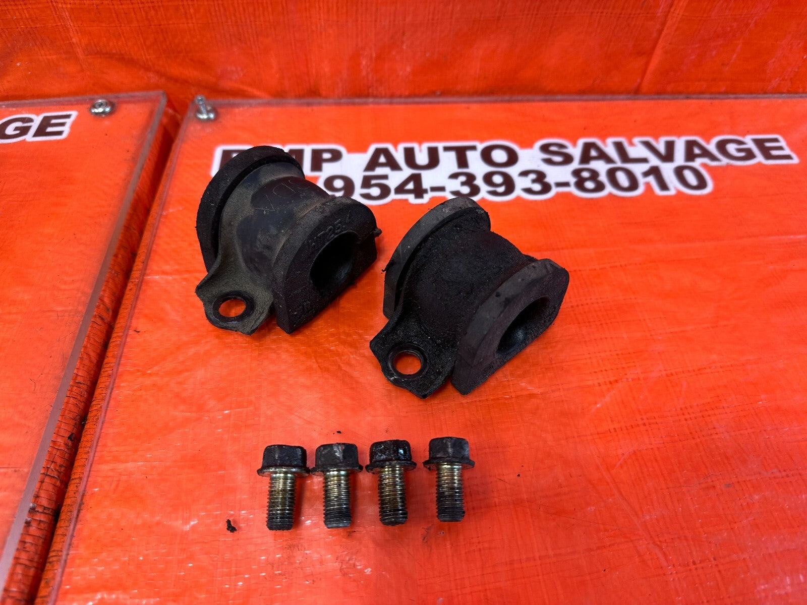 04 08 ACURA TSX   FRONT SWAY STABILIZER BAR BUSHINGS AND BRACKETS   OEM #2550