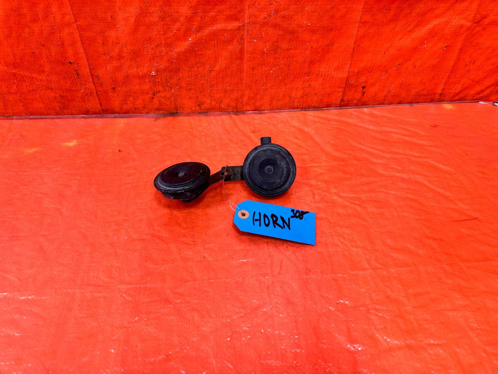 02 05 HONDA CIVIC SI EP3 HATCHBACK   HORN SET / HIGH AND LOW NOTE HORNS OEM 3080